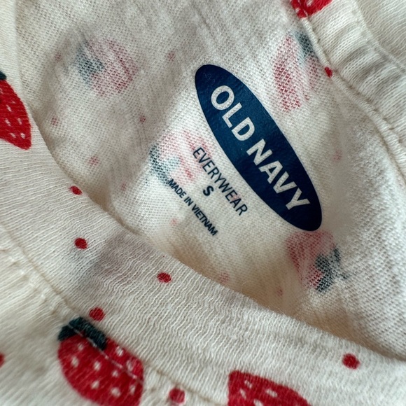 Old Navy Everywhere Strawberry Print Tshirt 
Size Small - Picture 7 of 8